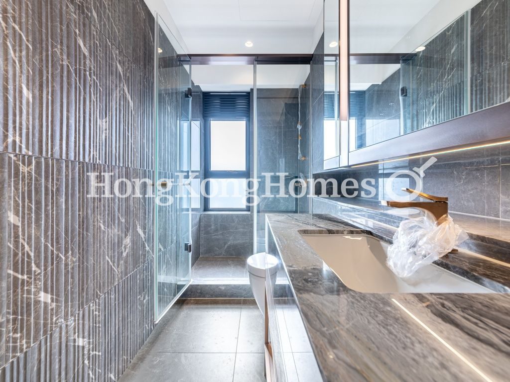 Guest Bathroom — Victoria Coast - Block A，薄扶林