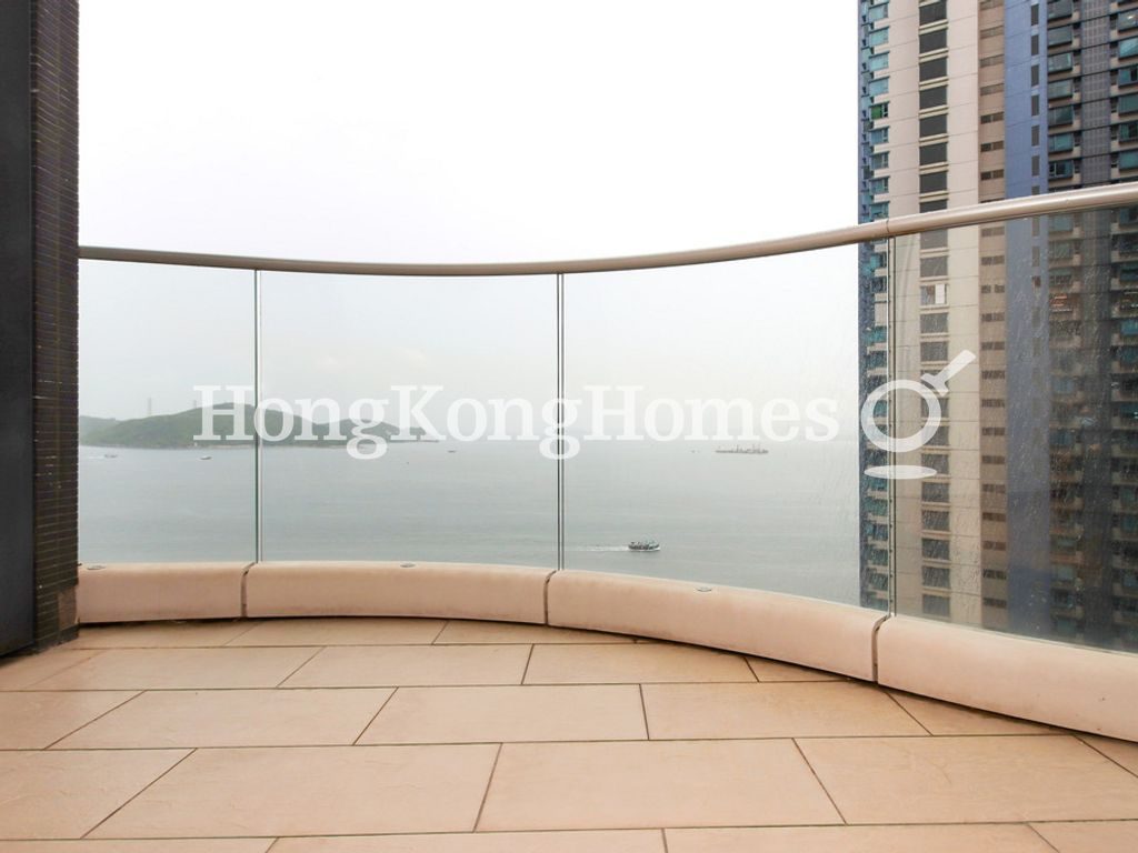 Balcony off Living and Dining Room — 貝沙灣 06期 Bel-Air No. 8 2座，薄扶林