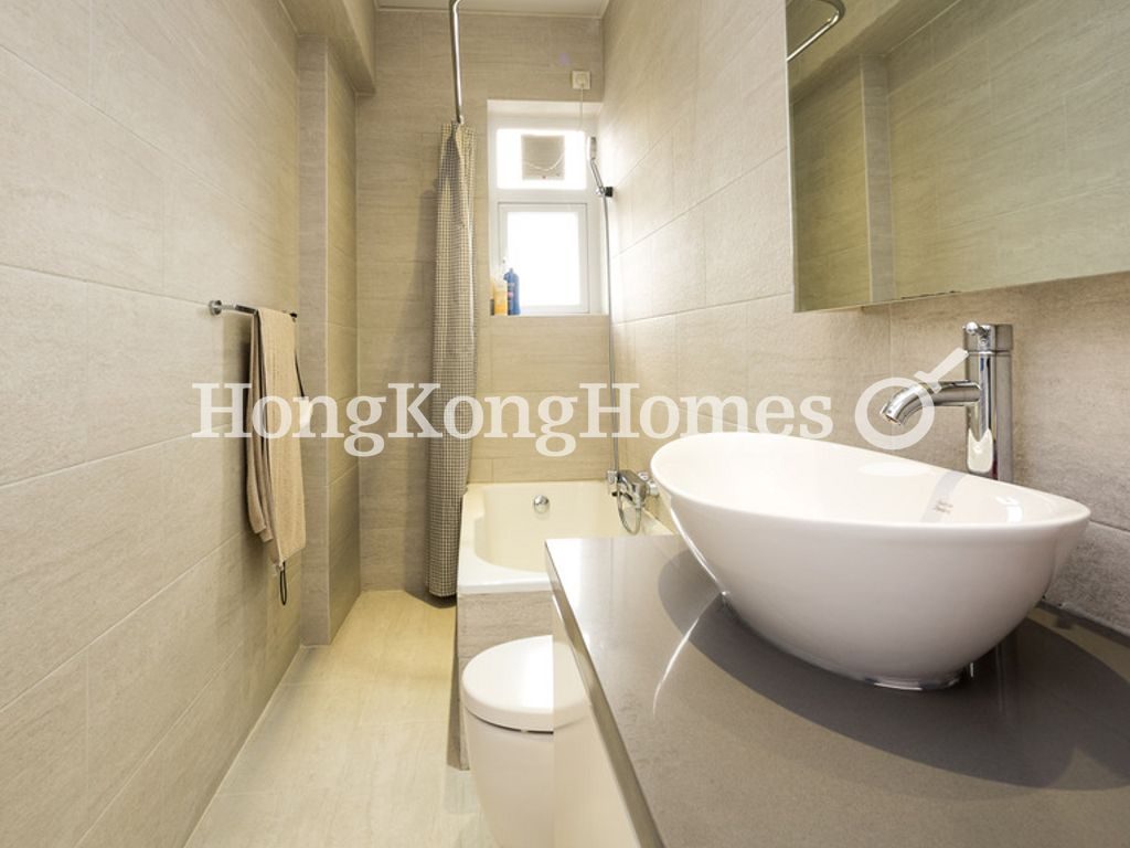 Guest Bathroom — 維多利大廈，銅鑼灣