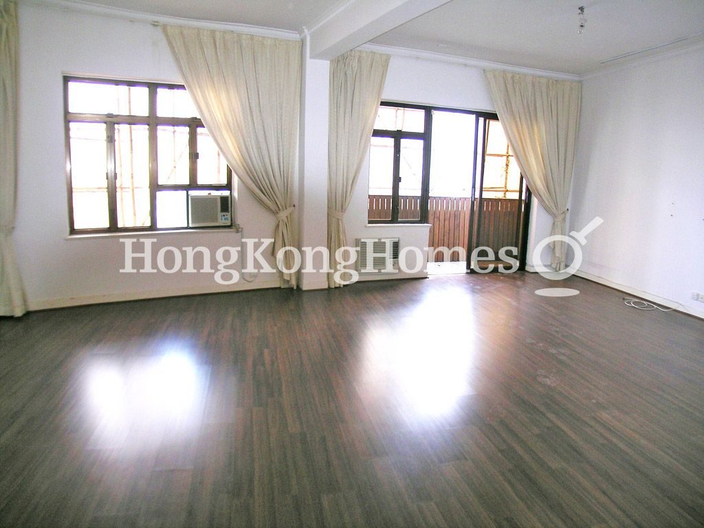 Living Area — 偉景大廈，大坑