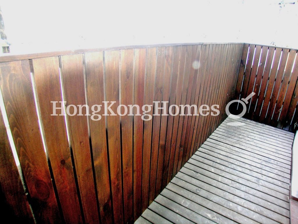 Balcony off Master Bedroom — 偉景大廈，大坑
