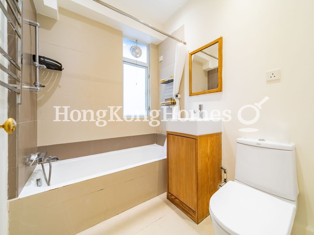 Guest Bathroom — 宜安閣，西半山