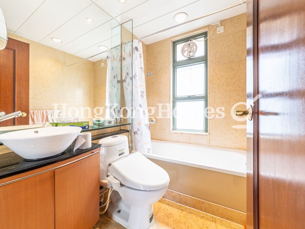 Guest Bathroom — 海天峰 - 第01座，北角半山