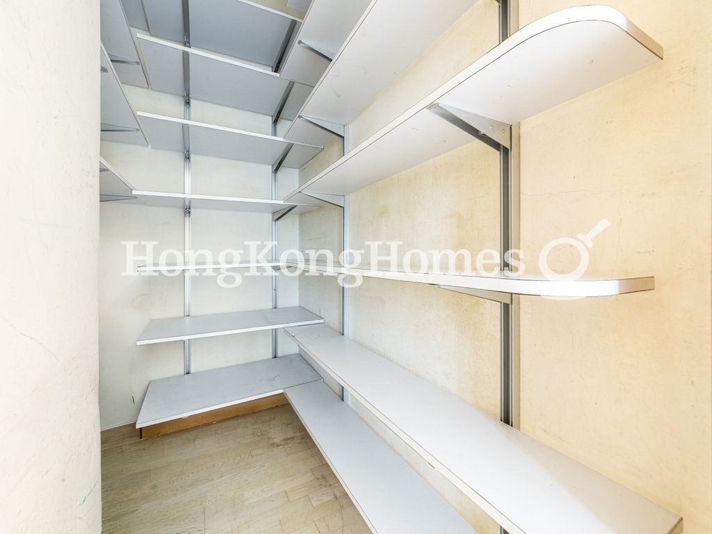 Walk-in Closet in Master Bedroom — Swiss Towers - Tower 2, Tai Hang