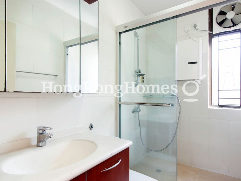 Guest Bathroom — 毓成大廈，跑馬地
