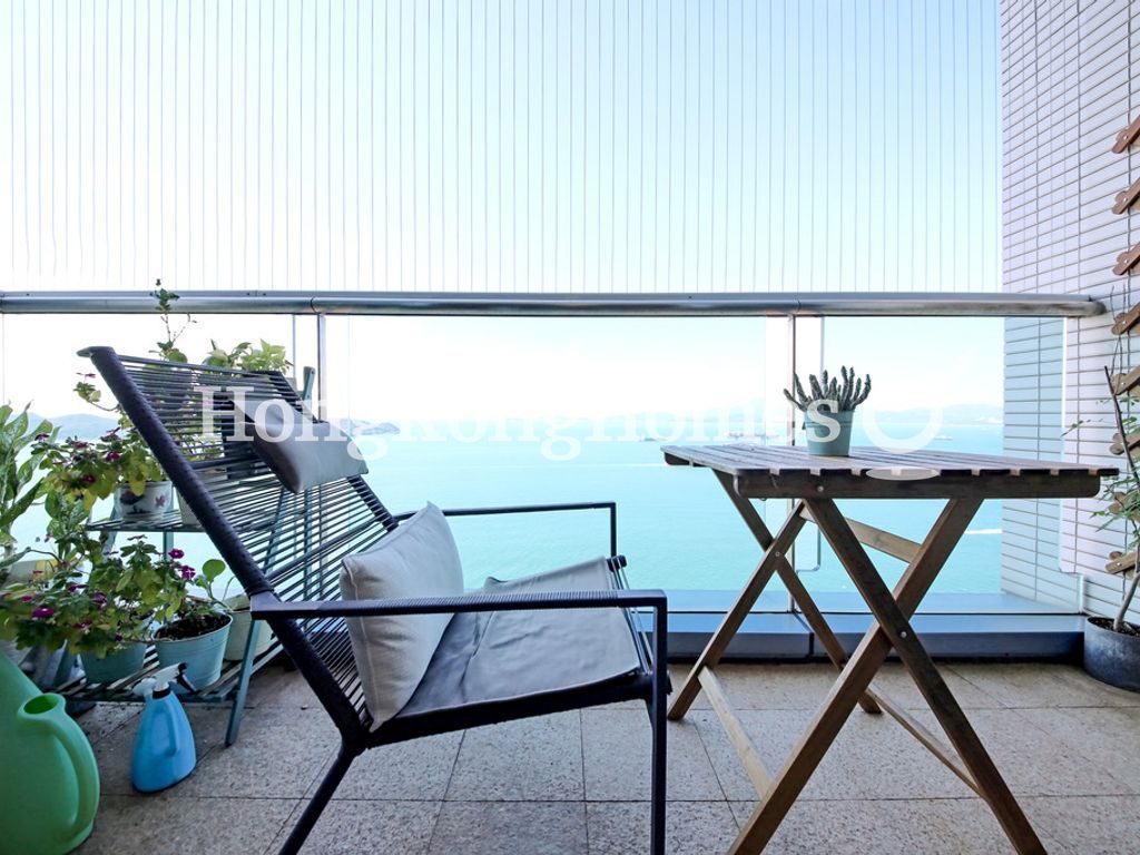 Balcony off Living and Dining Room — 貝沙灣 02期, 南岸，薄扶林