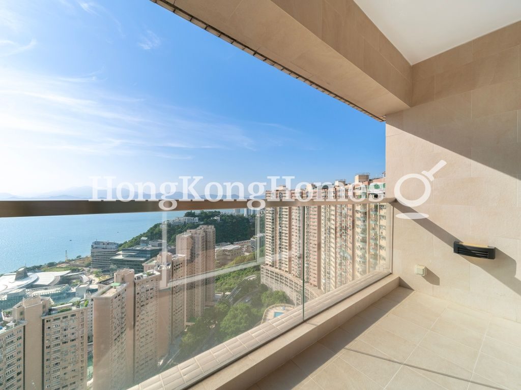 Balcony off Living and Dining Room — 碧瑤灣 - 第25座，薄扶林
