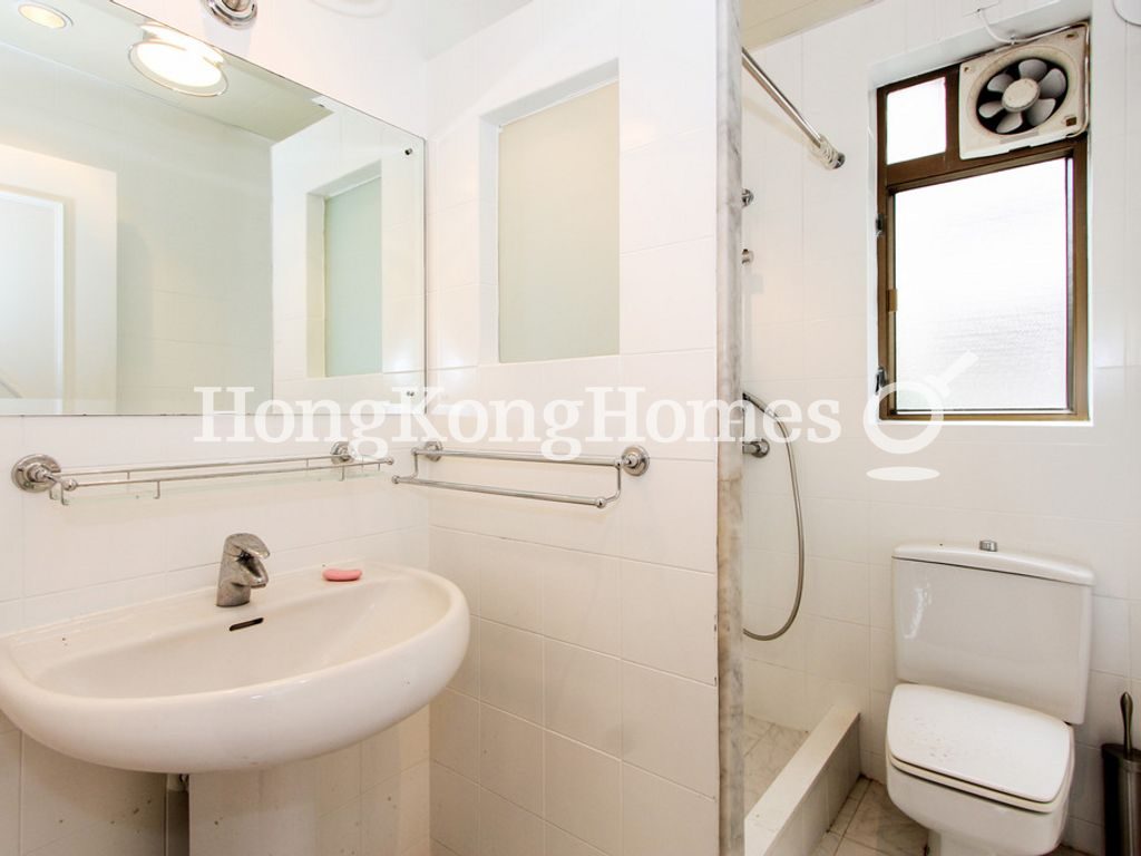 Guest Bathroom — 碧雲樓，中半山