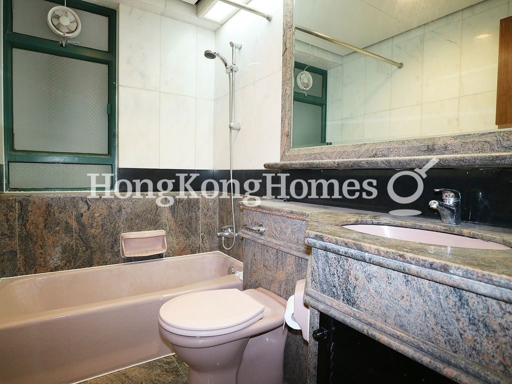 Guest Bathroom — Hillsborough Court - Block 01, Mid-levels Central
