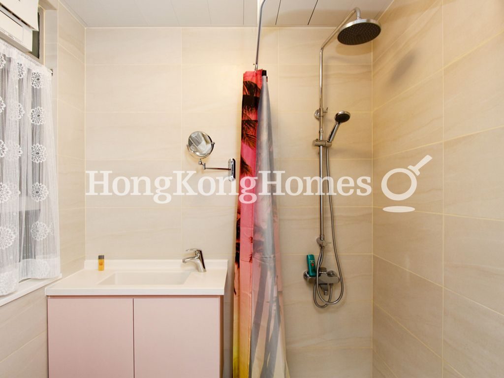 Master Bathroom — 半山樓，中半山