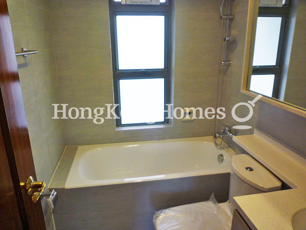 Guest Bathroom — 海天峰 - 第02座，北角半山