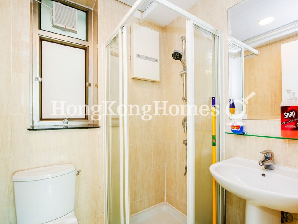 Guest Bathroom — 擎天半島 5座，尖沙咀