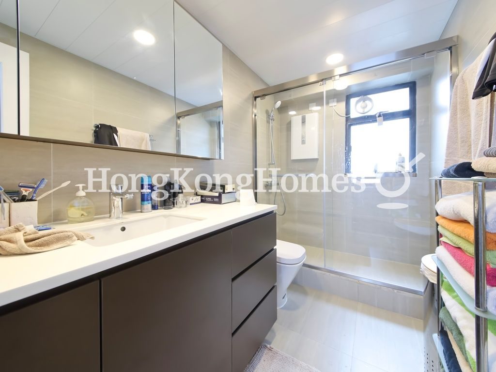 Master Bathroom — 嘉兆臺 III，西半山