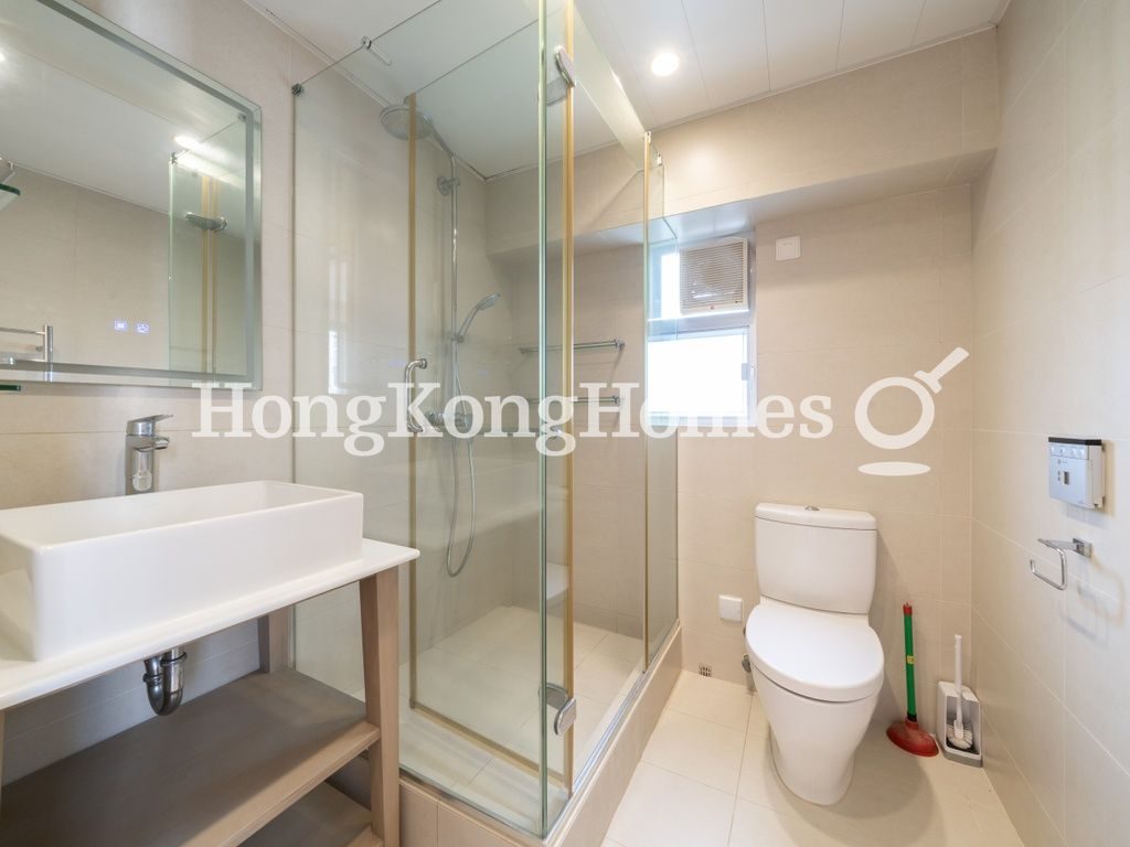 Master Bathroom — 裕仁大廈 - D座，薄扶林