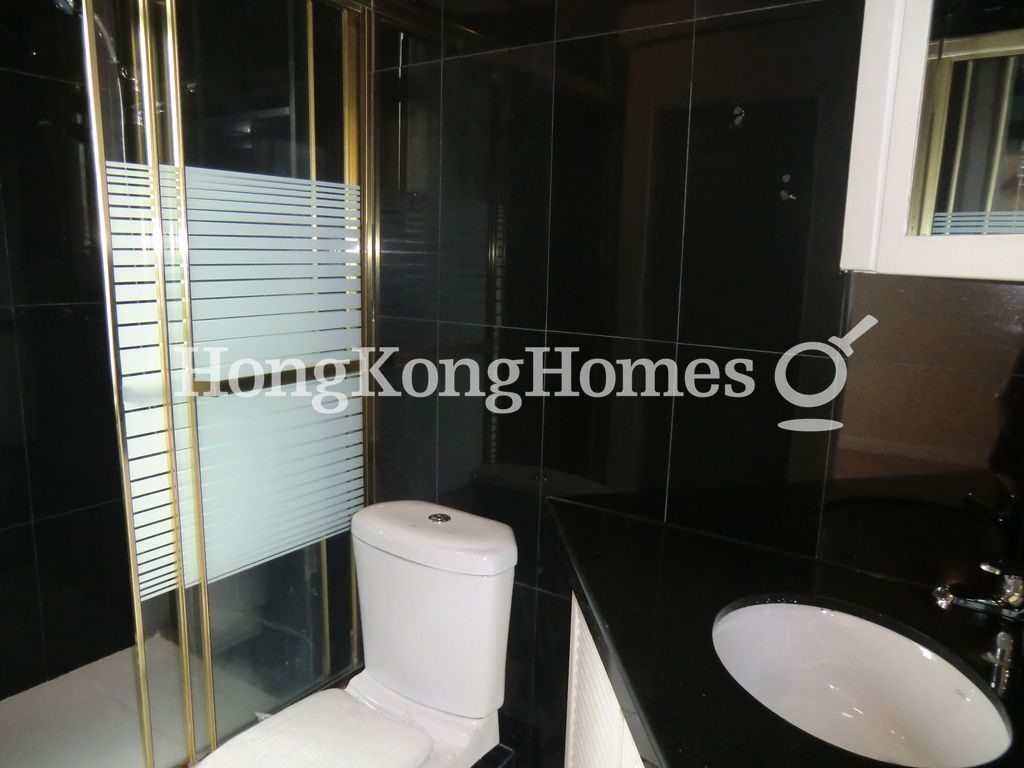 Master Bathroom — 好景大廈，中半山