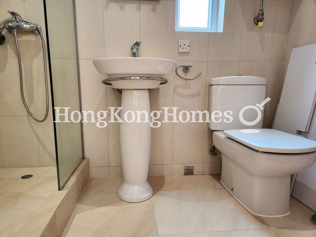 Guest Bathroom — Arts Mansion, Happy Valley