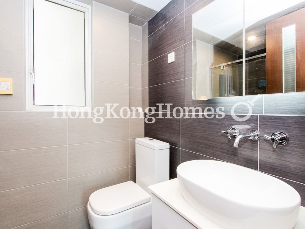 Guest Bathroom — 君臨天下1座，尖沙咀