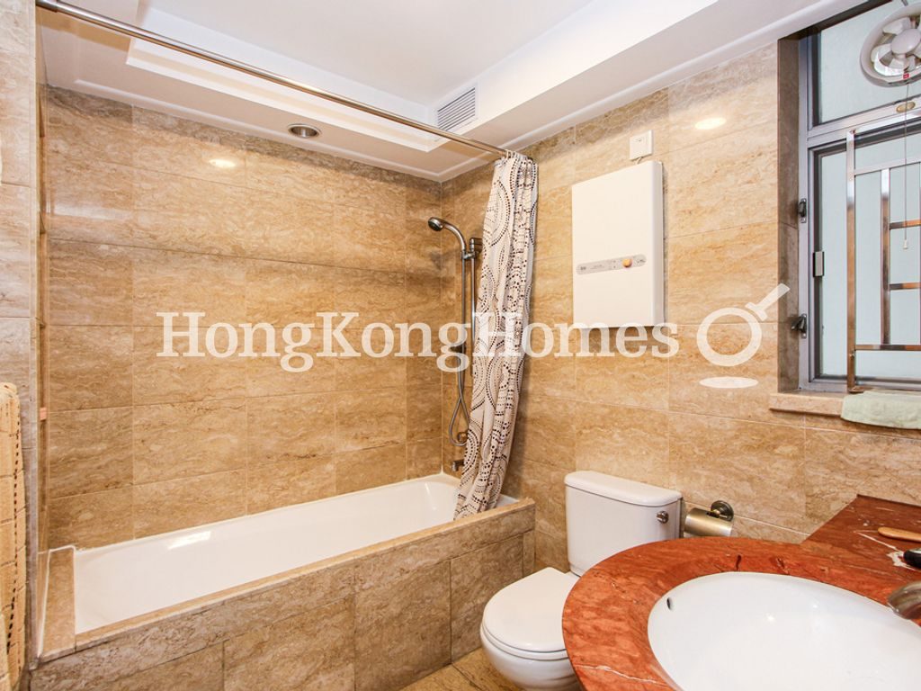 Guest Bathroom — 漾日居 - 第03座，尖沙咀