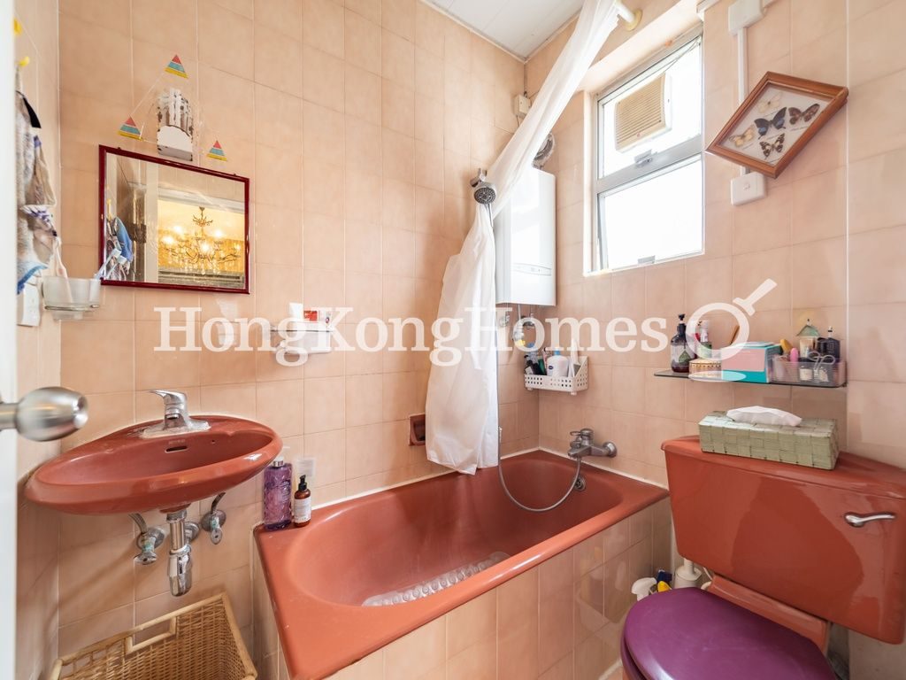 Master Bathroom — 裕仁大廈 - B座，薄扶林