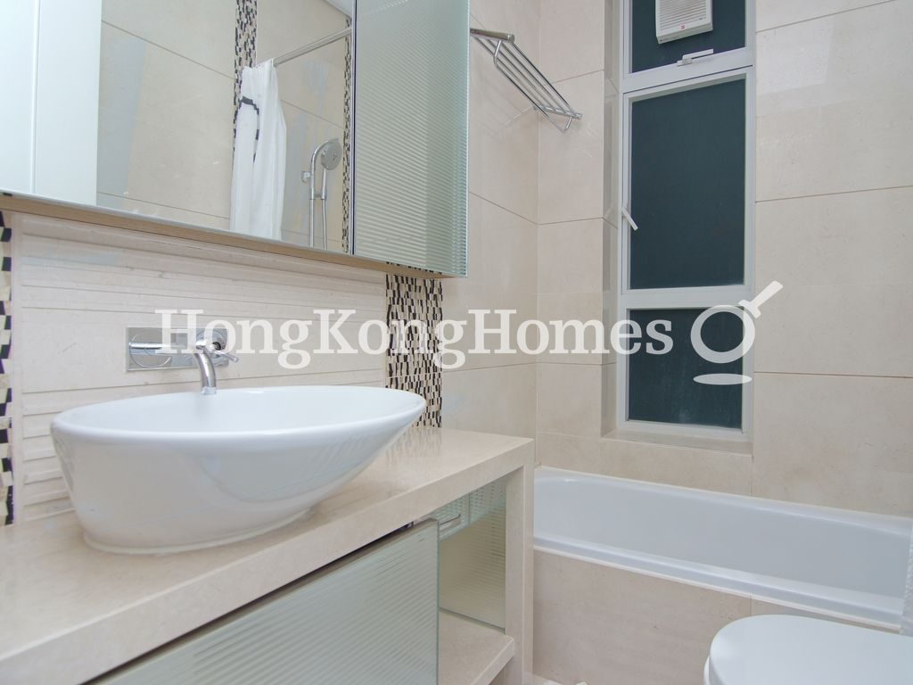 Guest Bathroom — 干德道18號，西半山