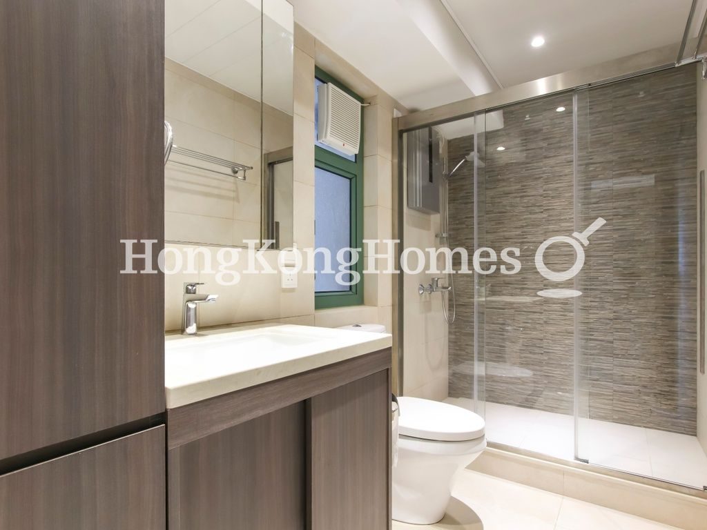 Guest Bathroom — Robinson Place - Block 02, Mid-levels West