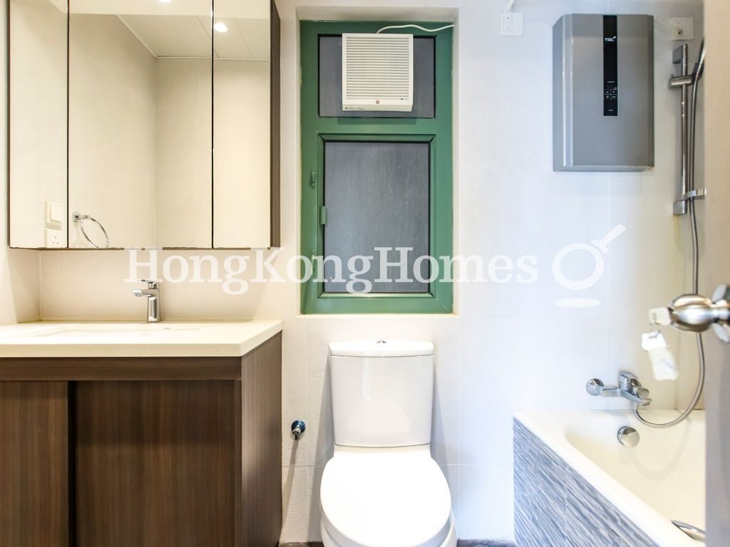Master Bathroom — Robinson Place - Block 02, Mid-levels West