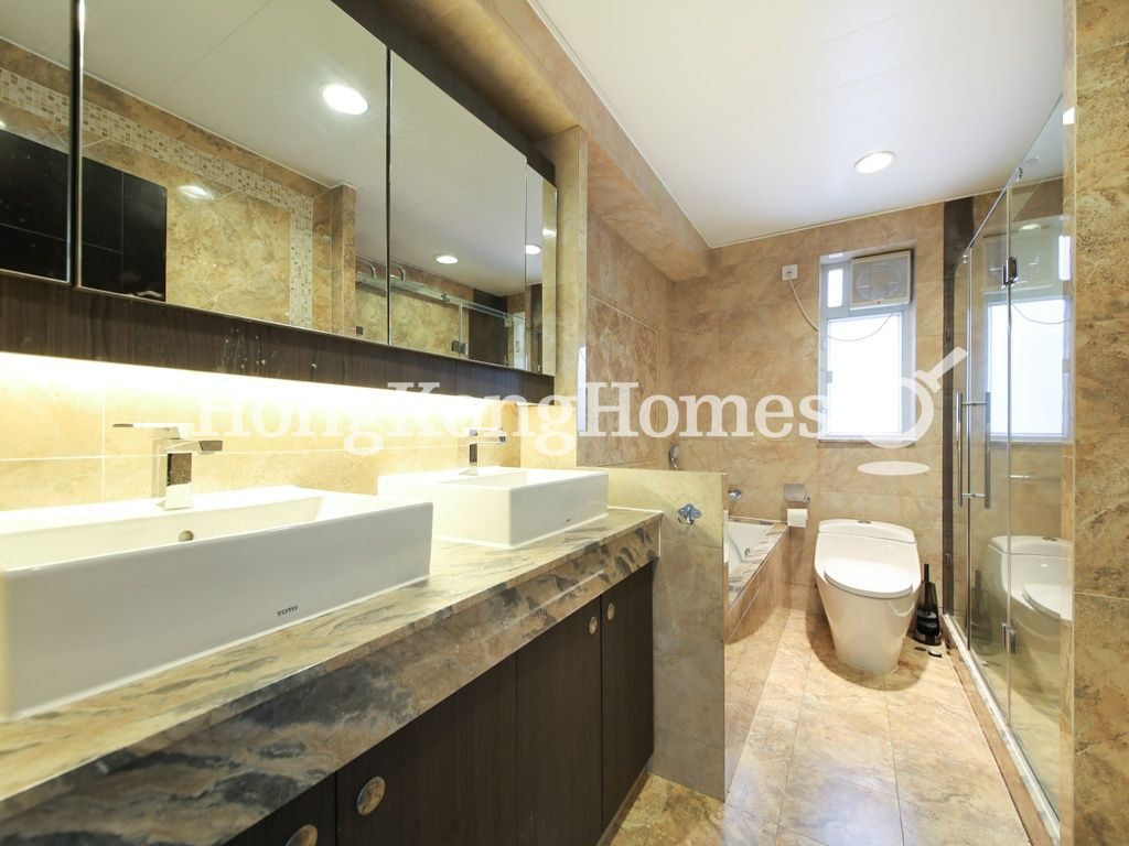 Master Bathroom — 嘉賢大廈，西半山