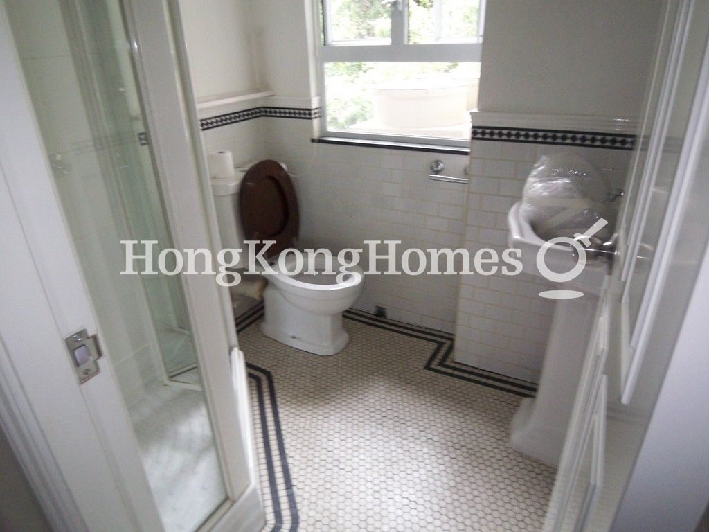 Guest Bathroom — 倚雲閣，東半山