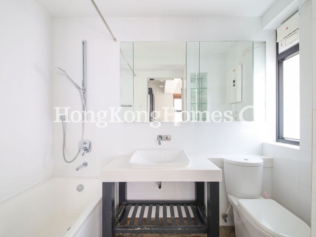Master Bathroom — 宜安閣，西半山
