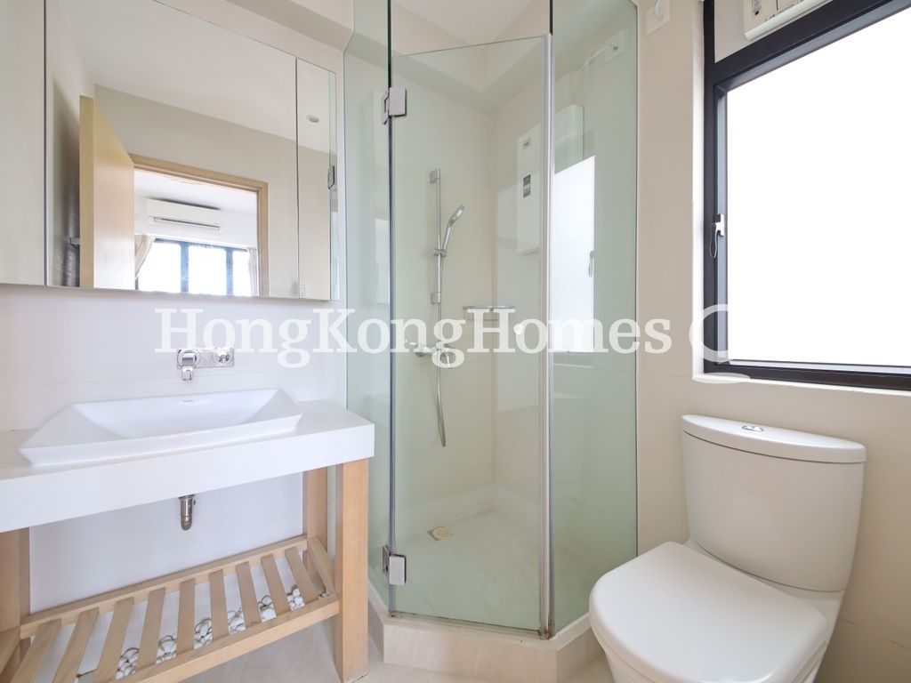 Second Ensuite Bathroom — 宜安閣，西半山