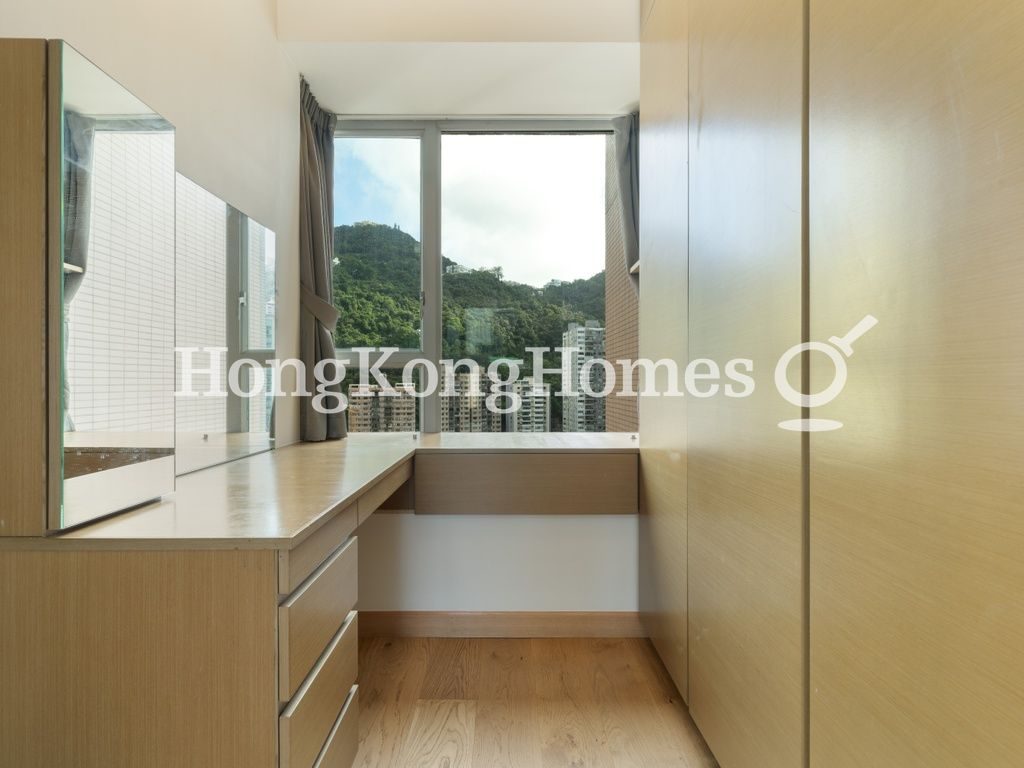 Dressing Area in Master Bedroom — York Place，灣仔