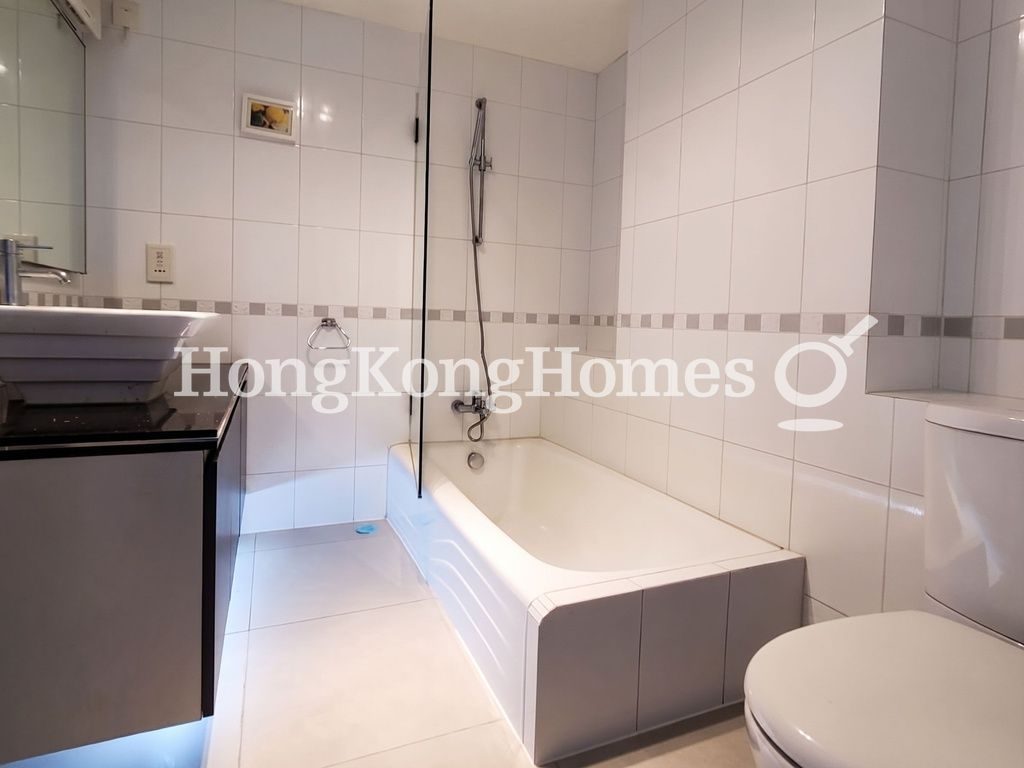 Guest Bathroom — 華富花園，清水灣