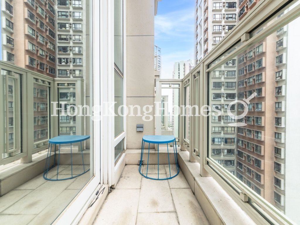 Balcony off Living and Dining Room — 敦皓，西半山