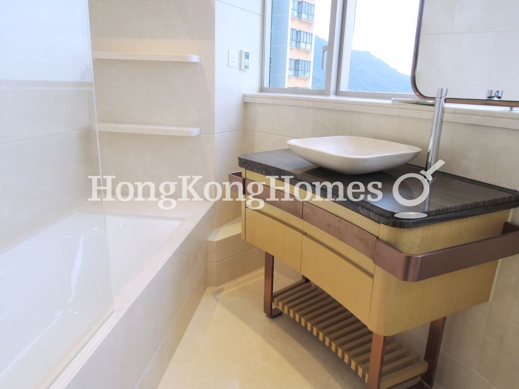 Master Bathroom — 加多近山，西環堅尼地城