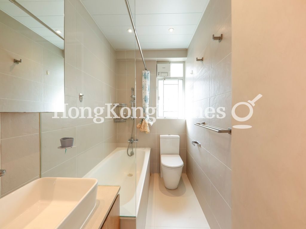 Guest Bathroom — 金鑾閣，東半山