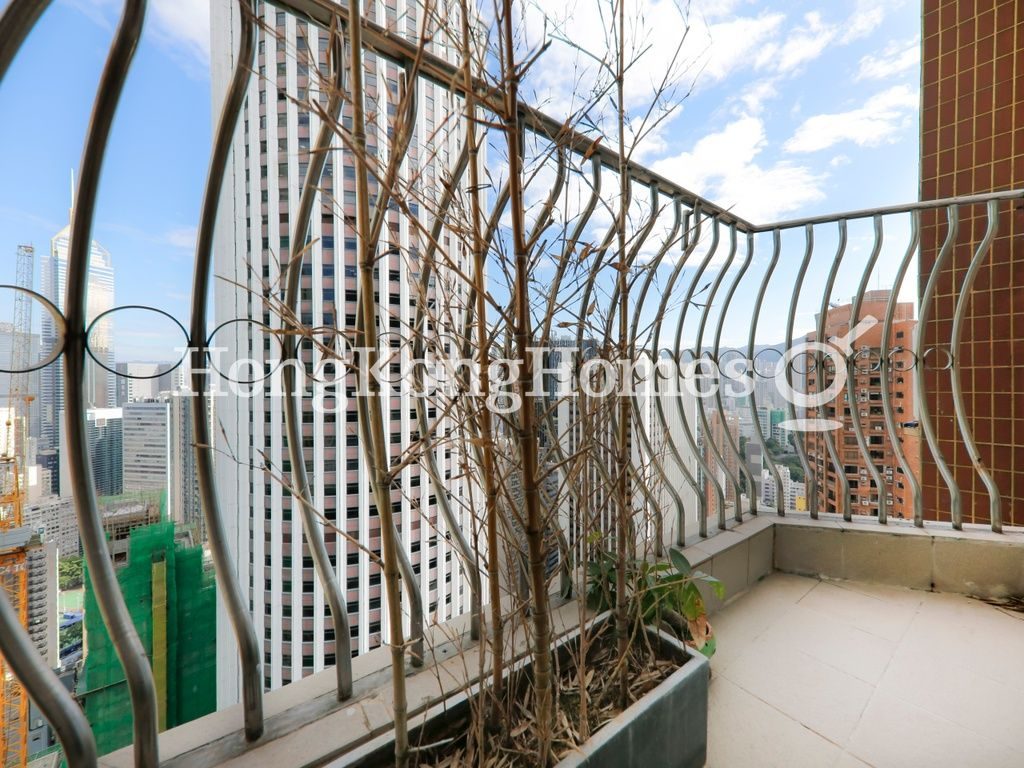 Balcony off Living and Dining Room — 金鑾閣，東半山