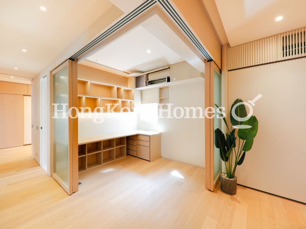 Family Room — 金鑾閣，東半山