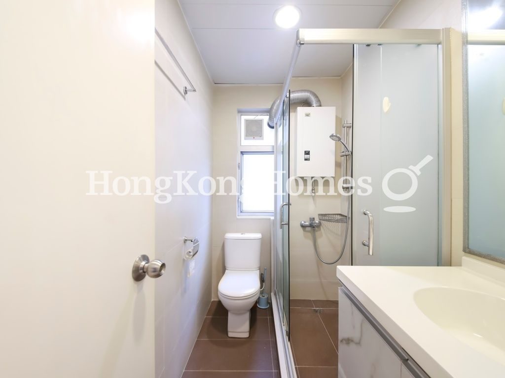 Guest Bathroom — 佳景大廈，銅鑼灣