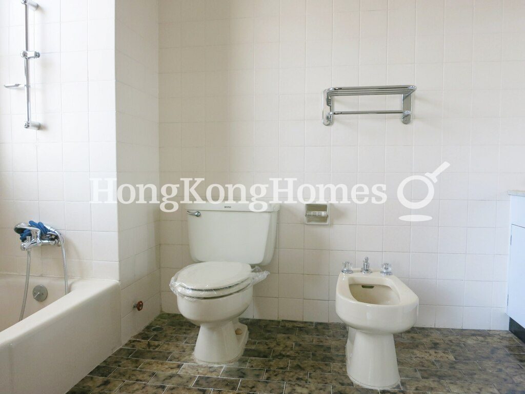 Master Bathroom — Dragon Garden, Jardine's Lookout