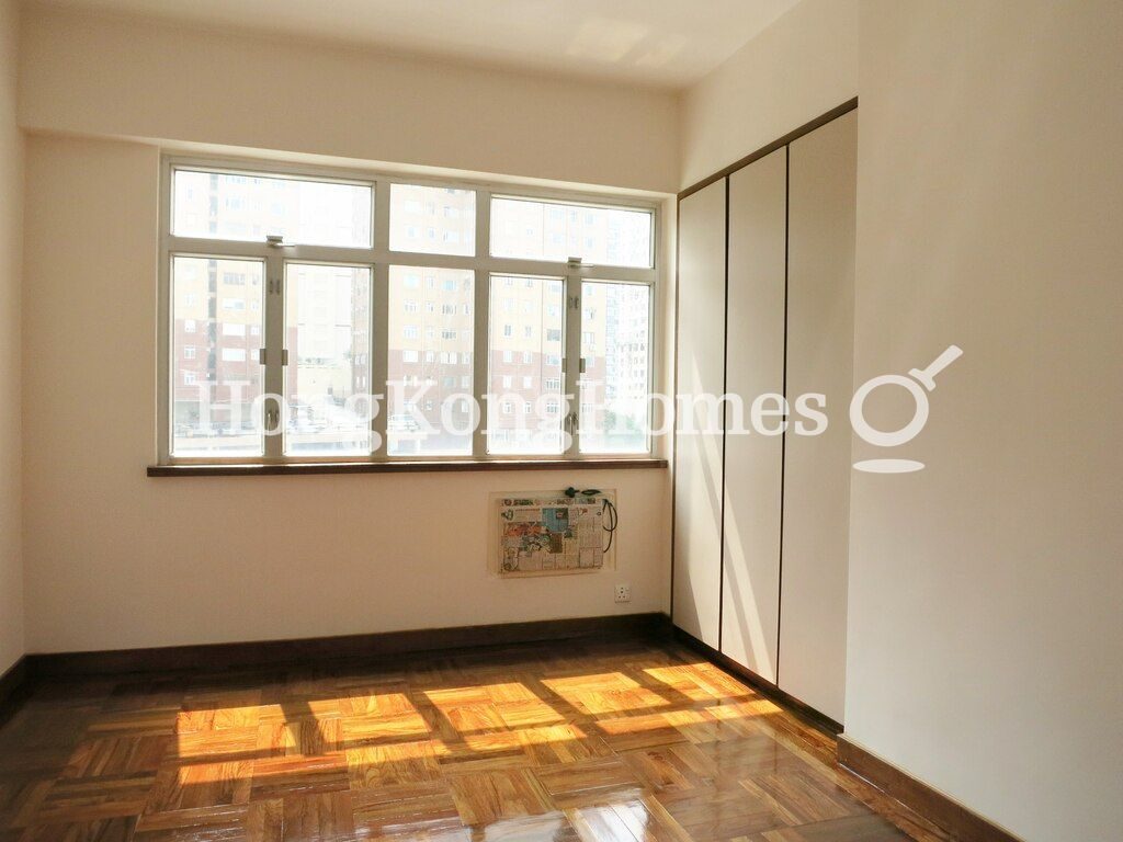 Third Bedroom — Dragon Garden, Jardine's Lookout
