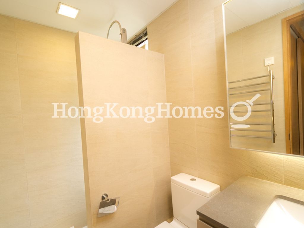 Guest Bathroom — Fulham Garden Blk C-D, Pokfulam