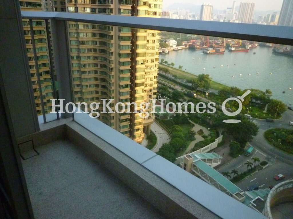 Balcony off Living Area — 瓏璽 - 第8座 (觀海鑽)，大角咀
