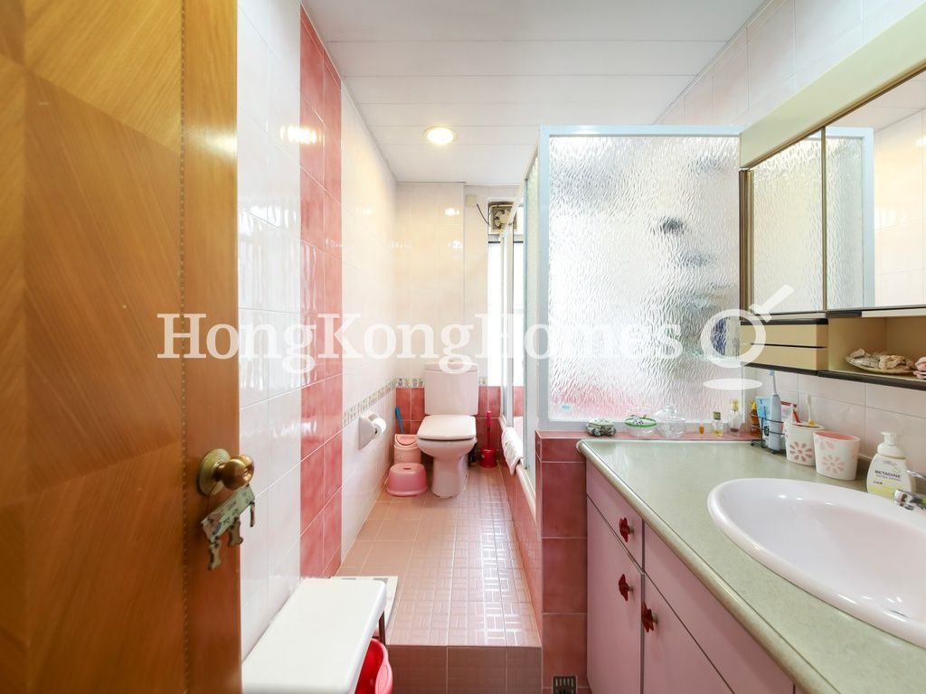 Guest Bathroom — 利嘉大廈 - B座，薄扶林