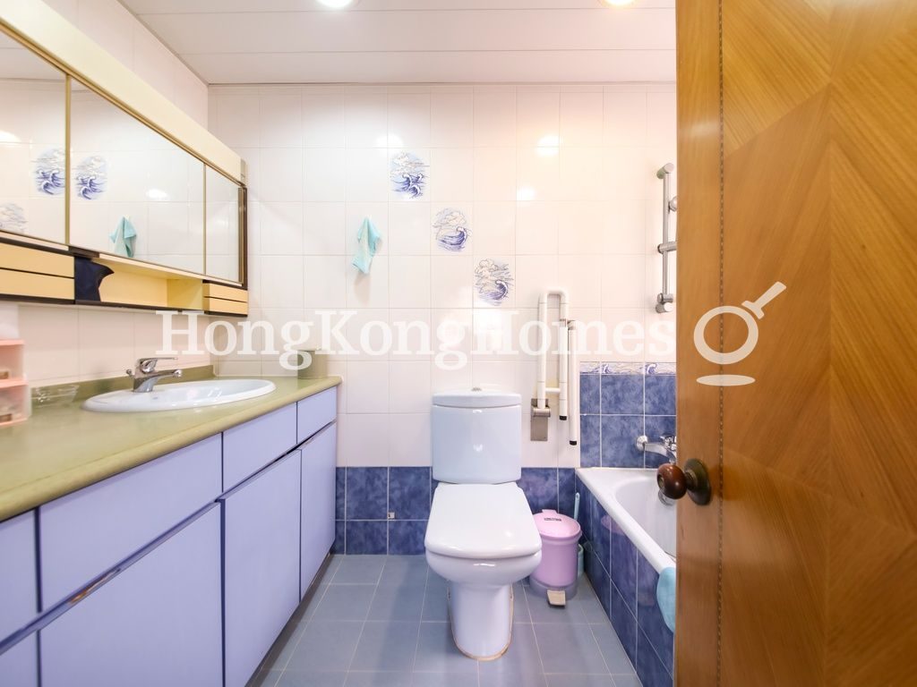 Master Bathroom — 利嘉大廈 - B座，薄扶林
