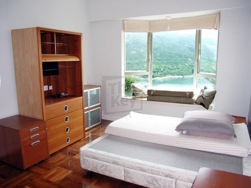 photo 5 — The Redhill Peninsula, Tai Tam