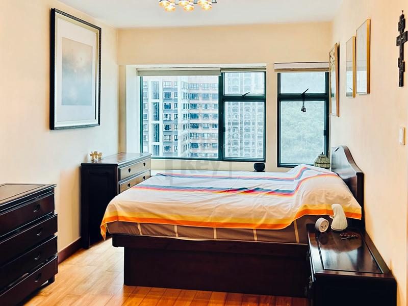photo 3 — Robinson Place, Midlevels West