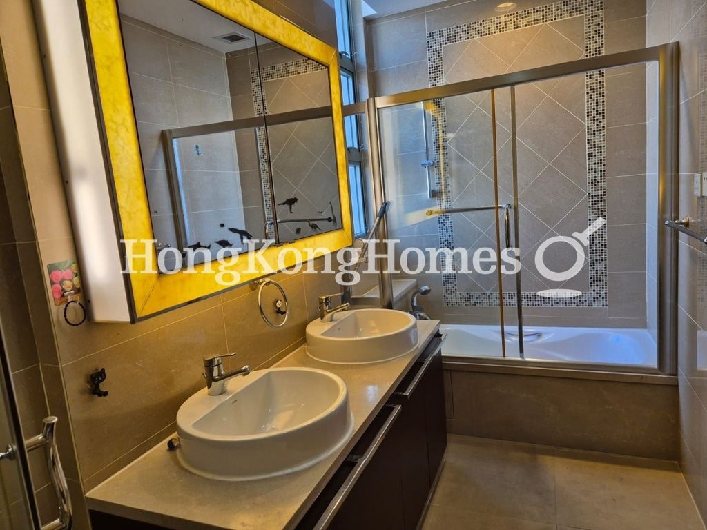 Master Bathroom — Park Island - Phase 05B, Block 31, Ma Wan