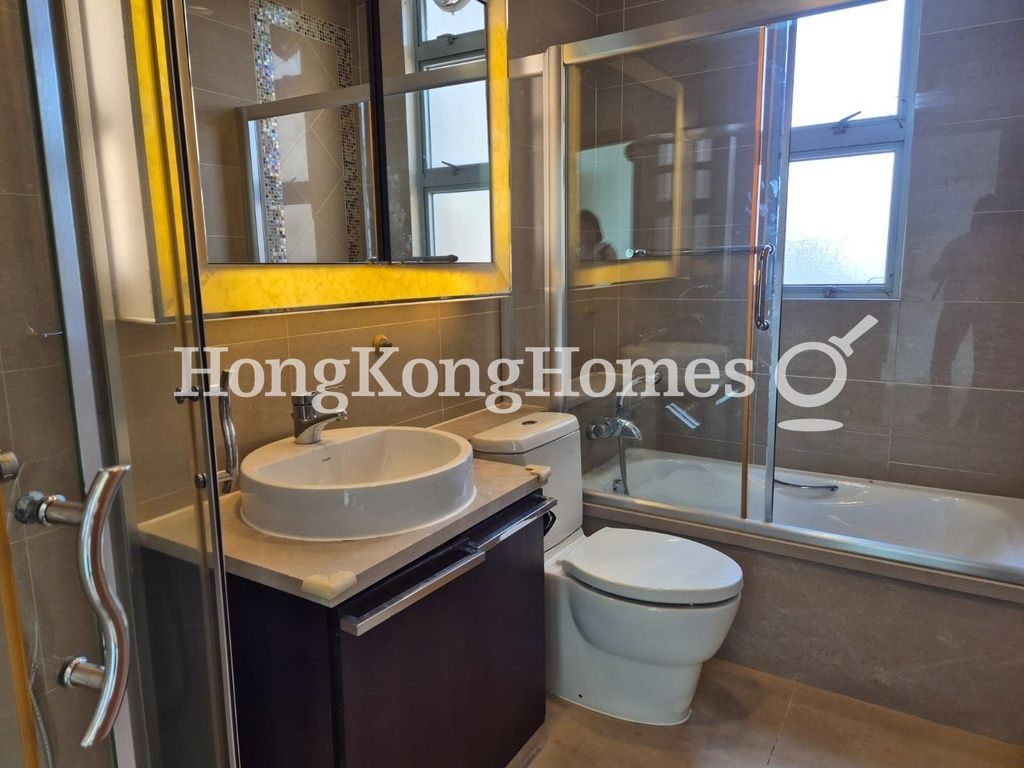 Second Ensuite Bathroom — Park Island - Phase 05B, Block 31, Ma Wan