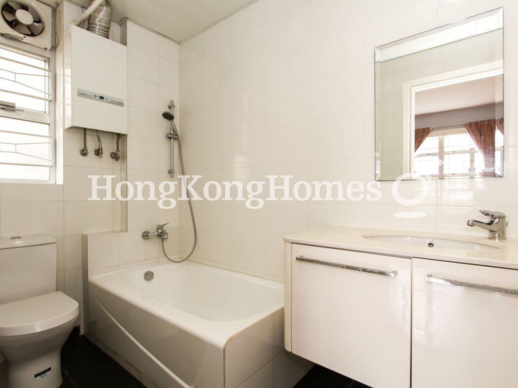 Master Bathroom — 羅便臣花園大廈 03F-03G座，西半山