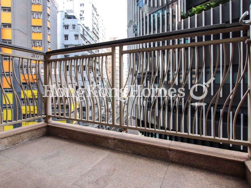 Balcony off Living and Dining Room — 駿逸峰，灣仔